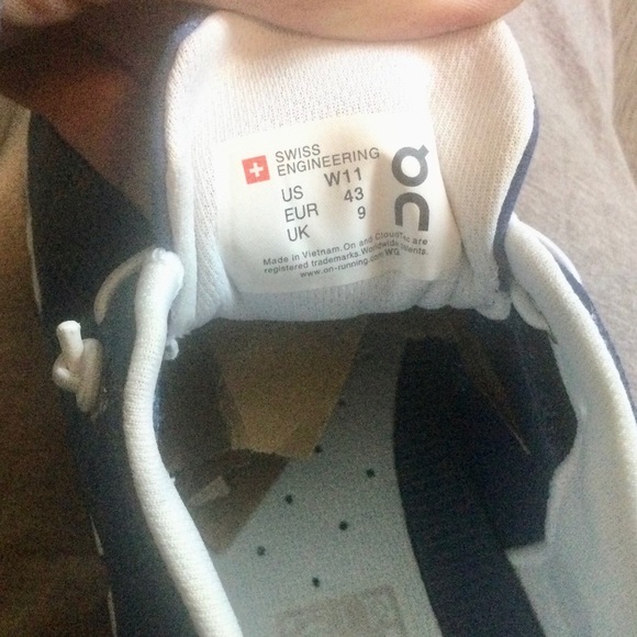 NWOT ON CLOUD Trainers. - Picture 5 of 5